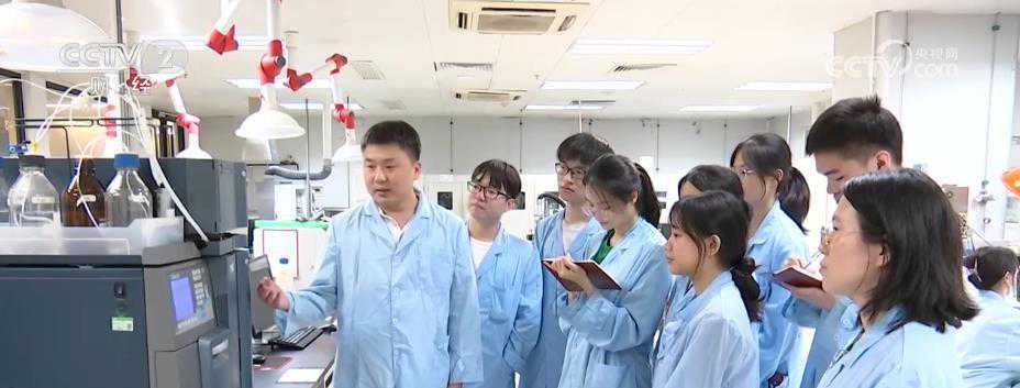 企业“各显神通”探索员工技能培训新模式 技能人才大有可为