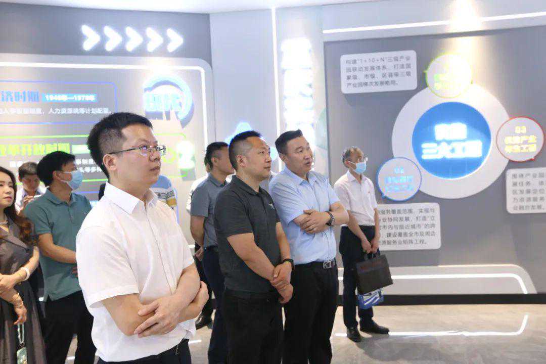 主题教育 | 市人社局职建处党支部、重庆铁路运输技师学院党群行政党支部联合开展主题党日活动