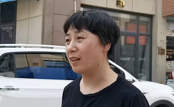 这位送奶工，被记一等功！