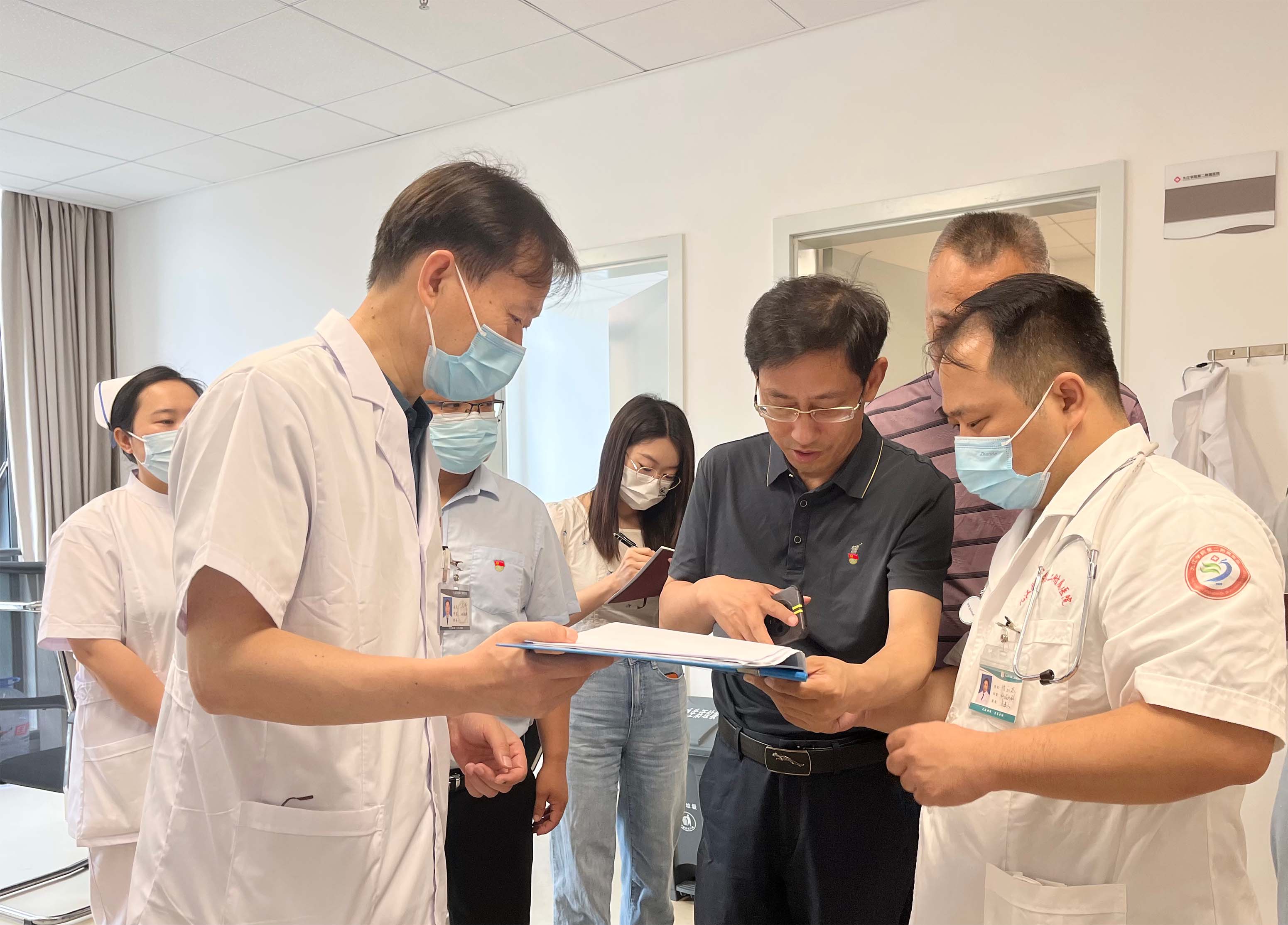 院党委书记谷翔带队深入临床开展医德医风查房，强化医疗行风建设