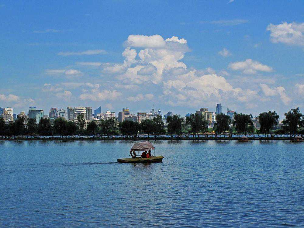 梦游西湖记