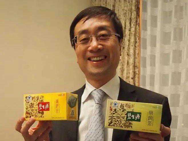 4分钱一袋赚了45亿，比史玉柱还狠！如今巨亏9000万，靠卖楼活命