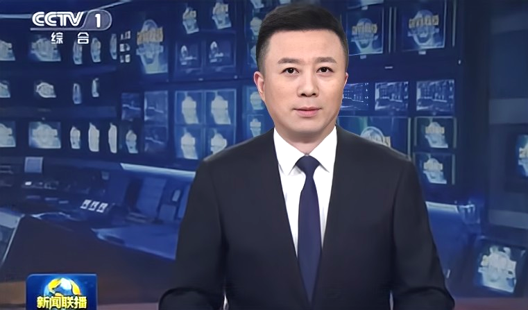 主持人潘涛：扎根主持圈32年，45岁进央视，无奈和家人分居两地