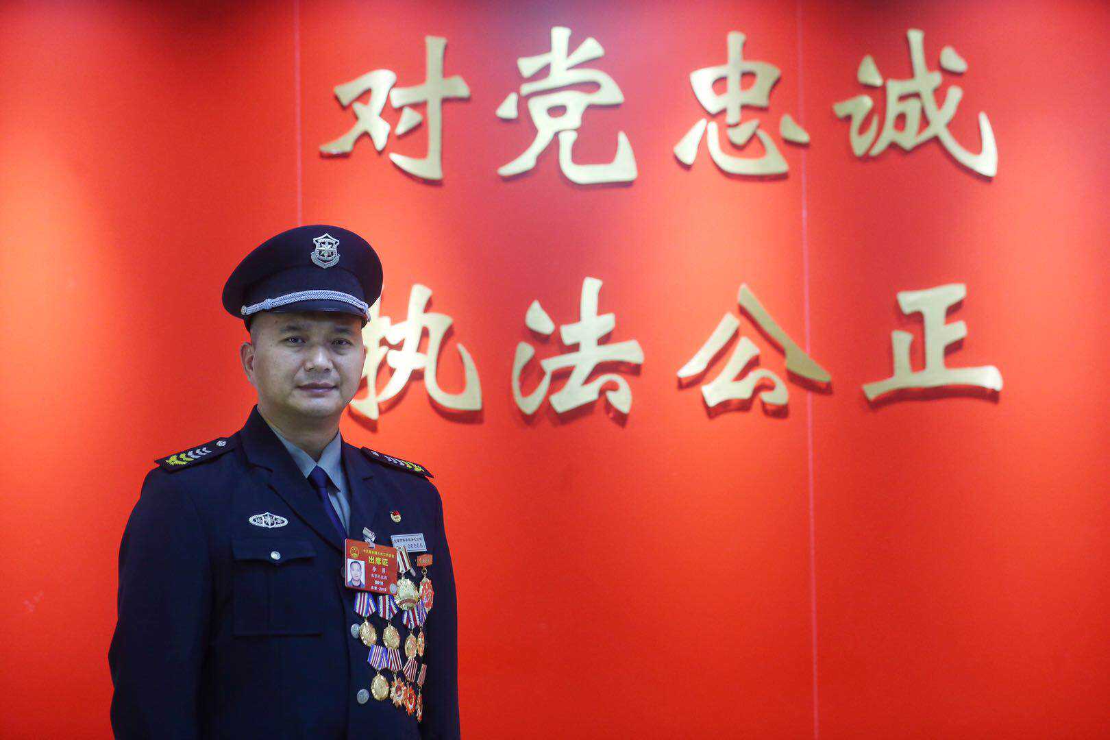 李勇：从基层保安到全国人大代表