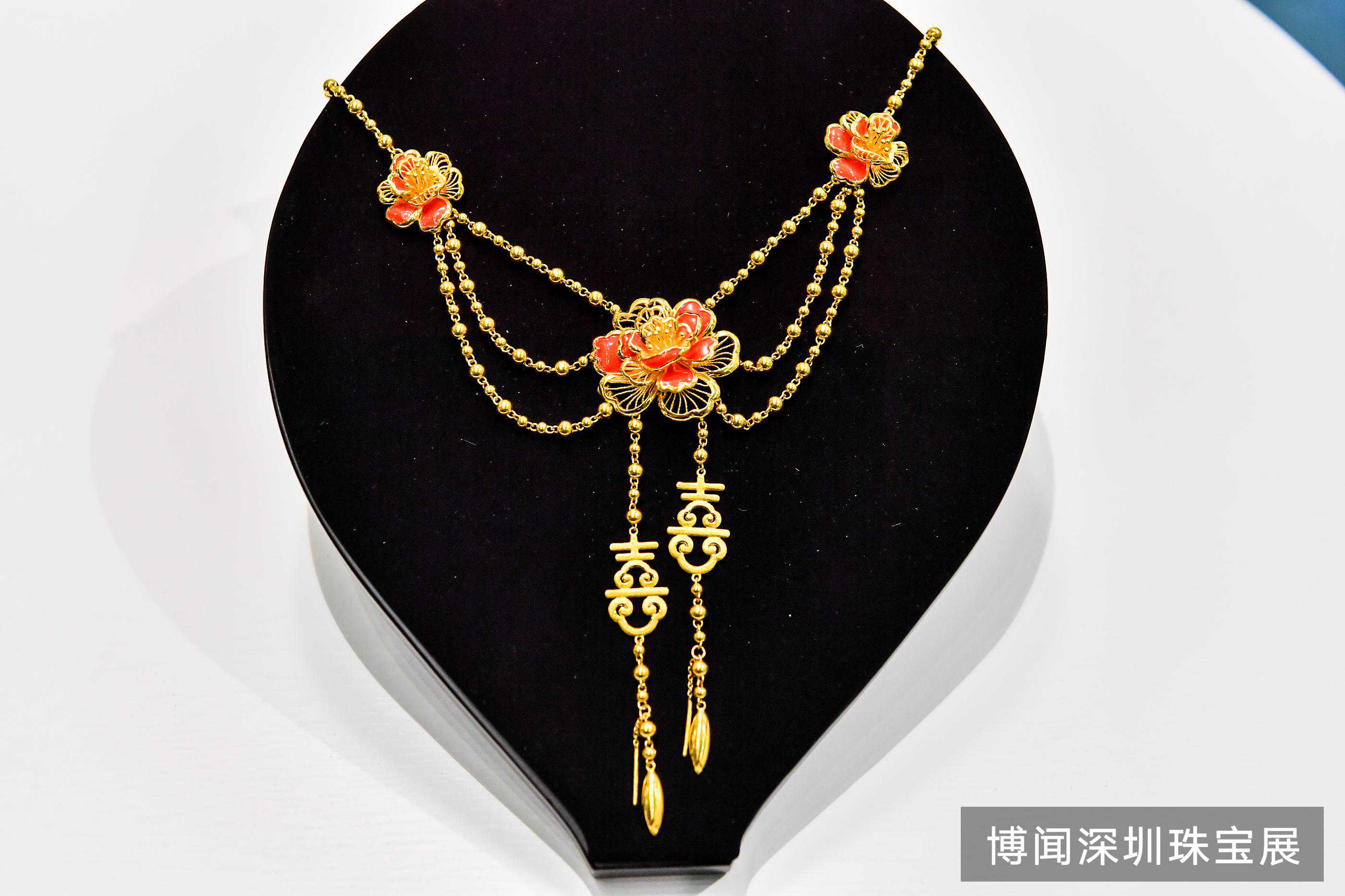当珠光宝气遇上“熊出没”，春季深圳珠宝展是这样的~