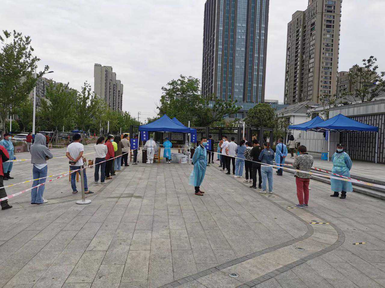 秀洲区开展区域核酸采样首日，现场直击便民采样点