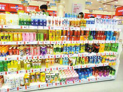 怡宝1.2元、可乐2.3元……以“便宜”为卖点的零食折扣店有多火？