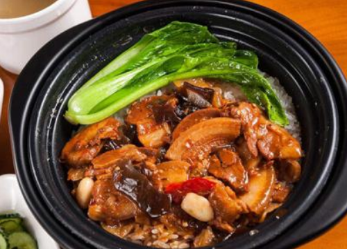 霸胃网红煲仔饭为消费者带来了优质美味的产品