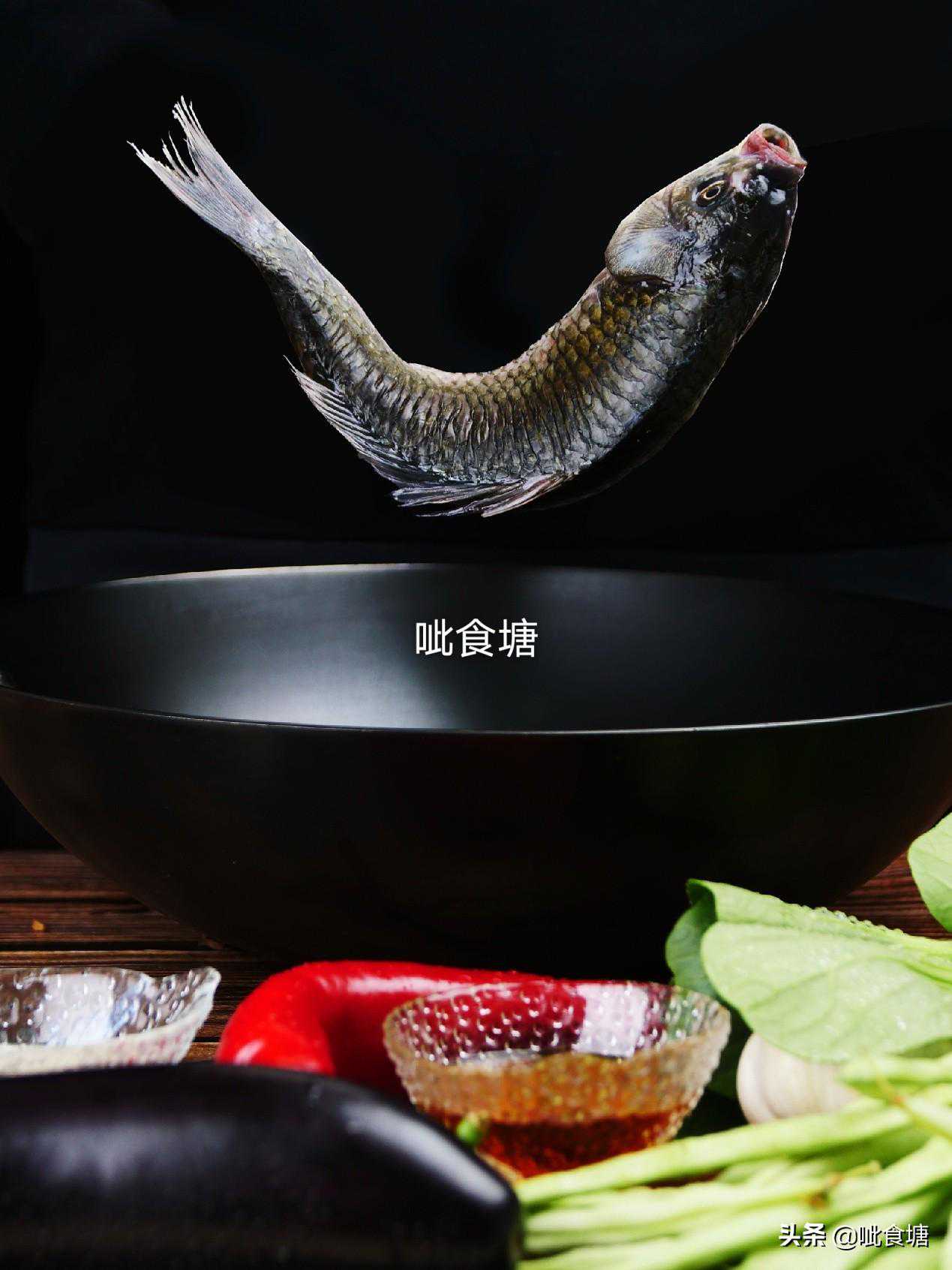 煎鱼粘锅破皮是因为锅没开好？教你如何开锅养锅用锅，经验分享