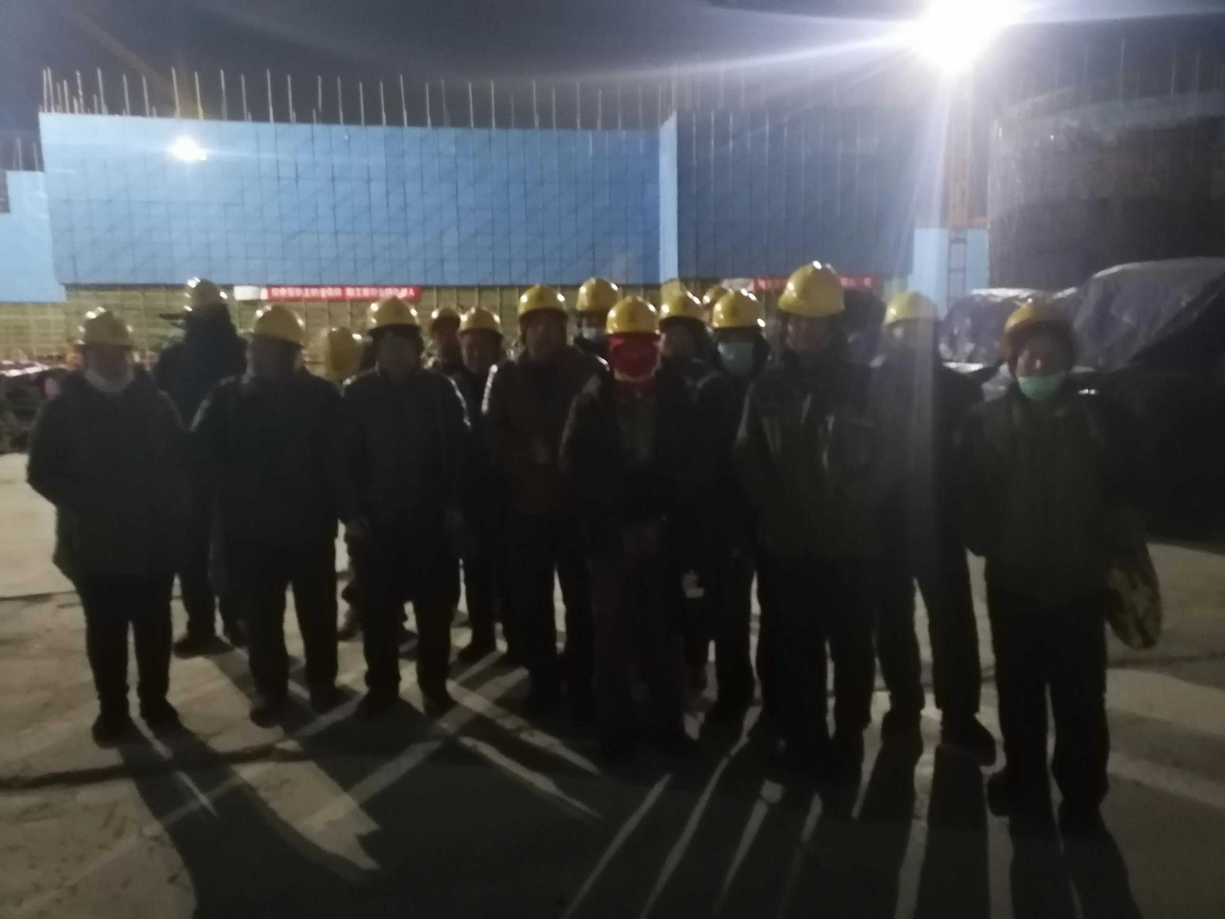 深层次分折工地上农民工日结工的形成以及对建筑业的危害。