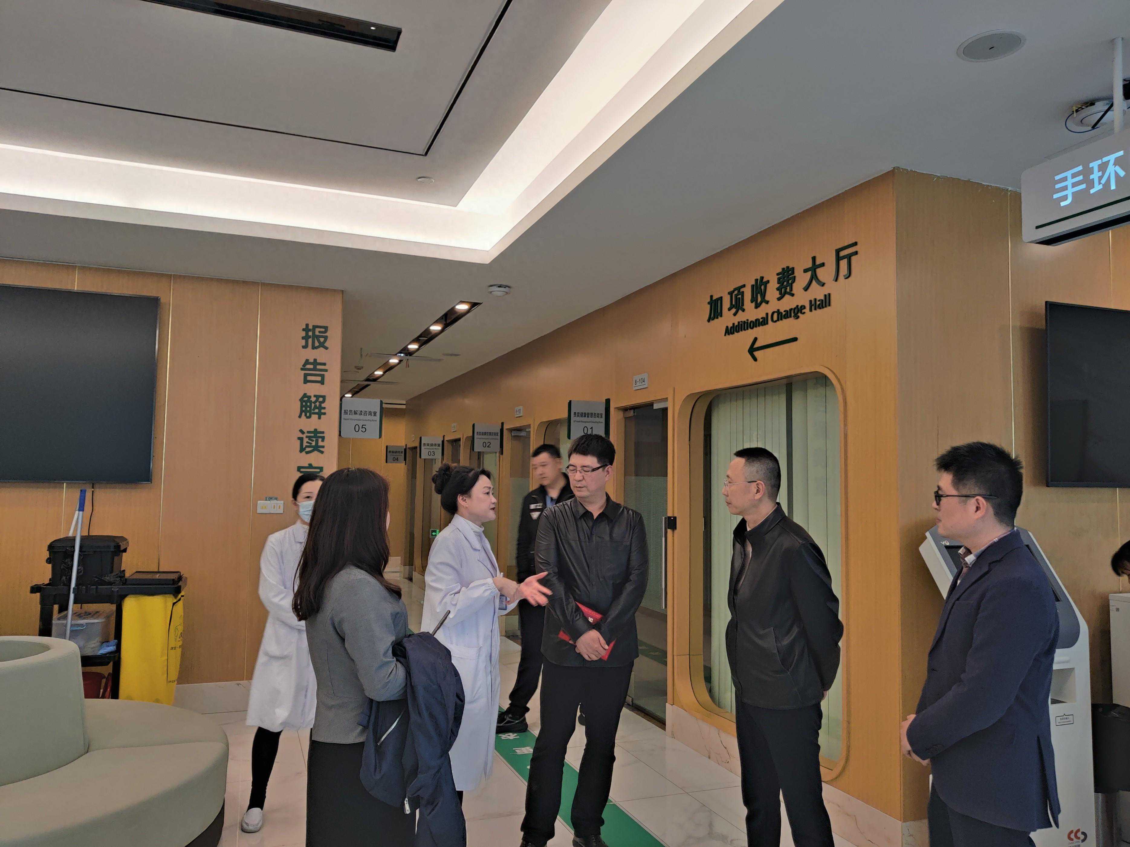 这份“温度”不曾冷却！三年后，捐赠口罩的华侨走进瑞医…